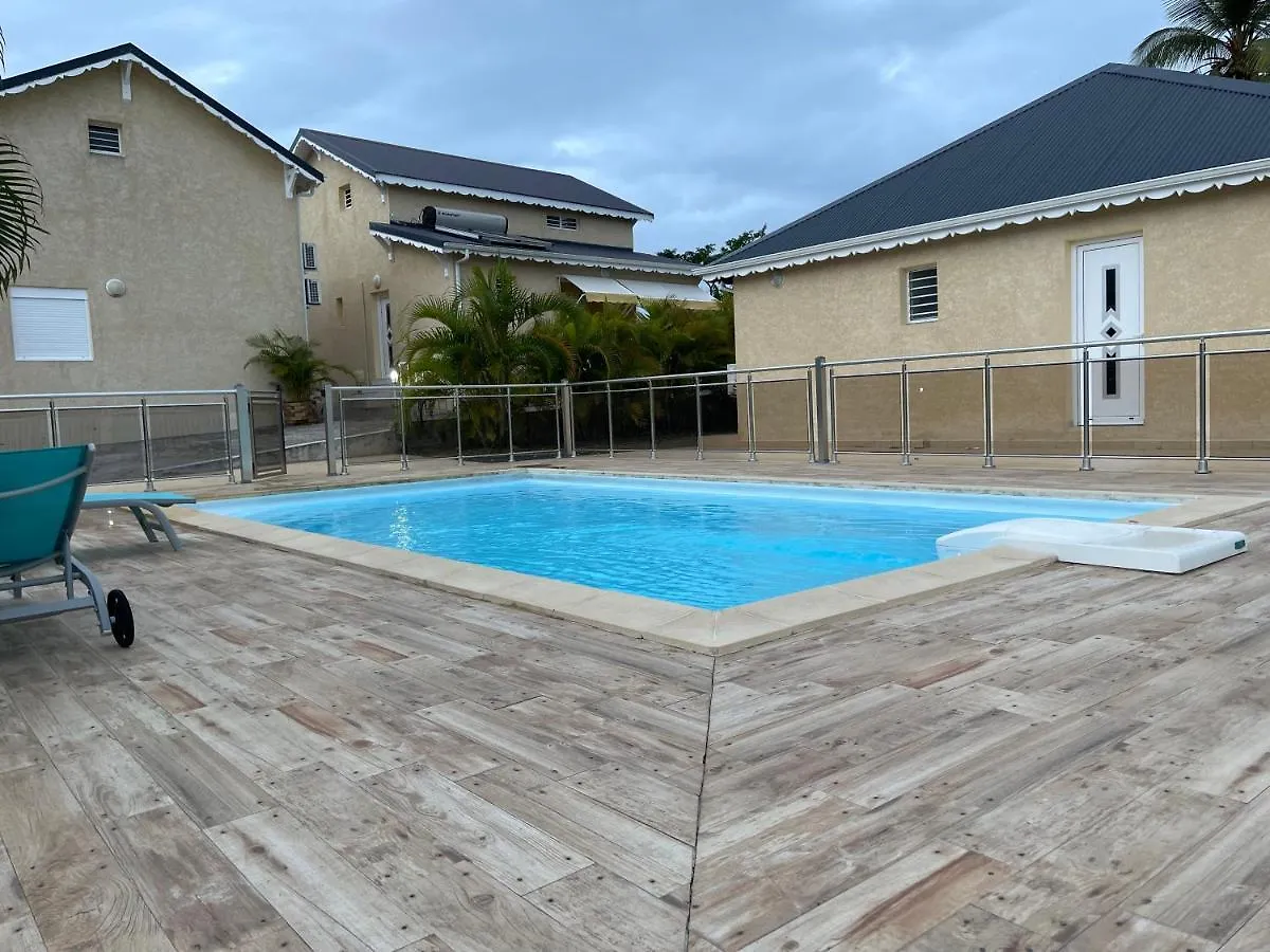 Les Villas Sarah Le Moule 0*,